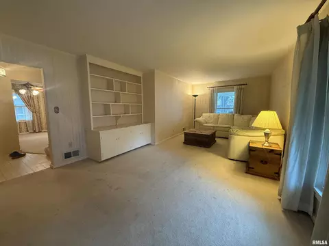 Living - 807 Eldridge St, Washington, IL 61571 photo 3 of 3