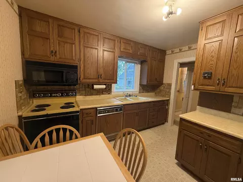 Kitchen - 807 Eldridge St, Washington, IL 61571 photo 2 of 2