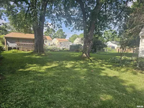 Exterior - 807 Eldridge St, Washington, IL 61571 photo 3 of 4