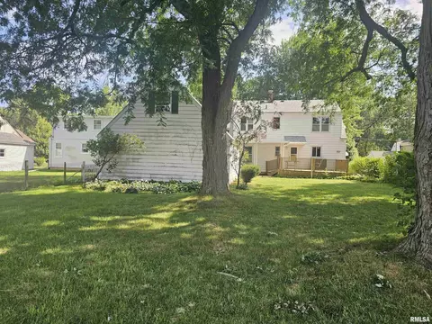 Exterior - 807 Eldridge St, Washington, IL 61571 photo 2 of 4