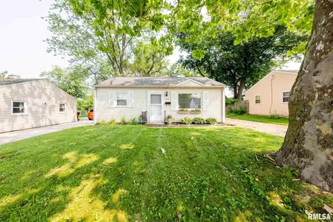 915 W Purtscher Dr, Peoria, IL 61614