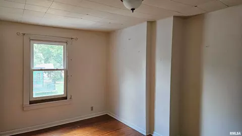Bedroom - 107 E Olive St, Canton, IL 61520 photo 7 of 8