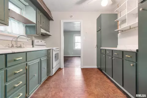 Entry Way - 316 S 2nd St, Marion, IL 62959 photo 1 of 2