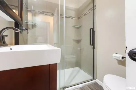 Bath - 316 S 2nd St, Marion, IL 62959 photo 2 of 2