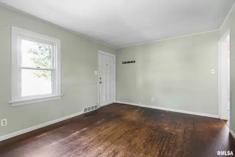 Living - 316 S 2nd St, Marion, IL 62959 photo 1 of 2