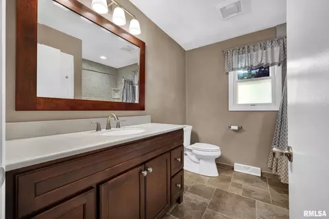 Bath - 1008 E Madison St, Morton, IL 61550 photo 2 of 3