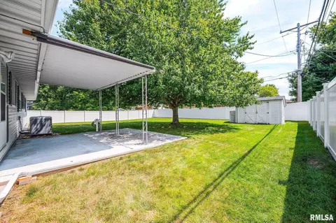Exterior - 1008 E Madison St, Morton, IL 61550 photo 4 of 6