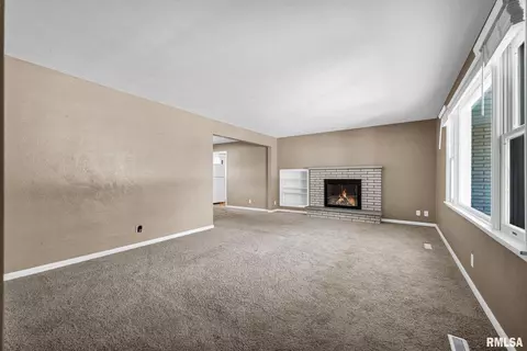 Living - 1008 E Madison St, Morton, IL 61550 photo 1 of 3