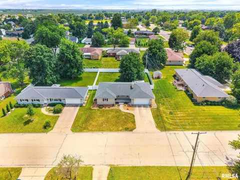 View/Area - 1008 E Madison St, Morton, IL 61550 photo 1 of 11