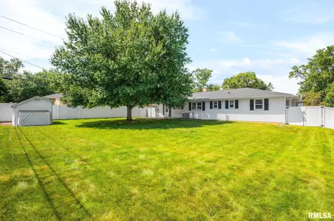 Exterior - 1008 E Madison St, Morton, IL 61550 photo 3 of 6