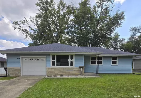 2610 W Scenic Dr, Peoria, IL 61604