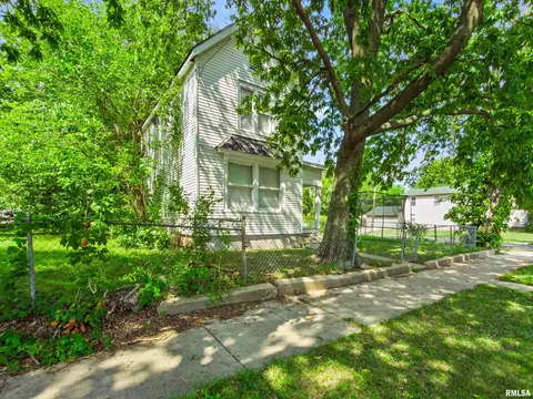 1203 W Butler St, Peoria, IL 61605