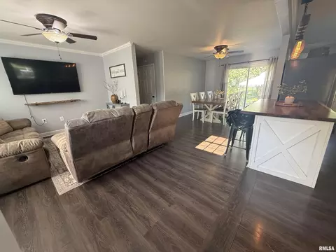 Living - 202 S Dunston St, Marion, IL 62959 photo 2 of 2