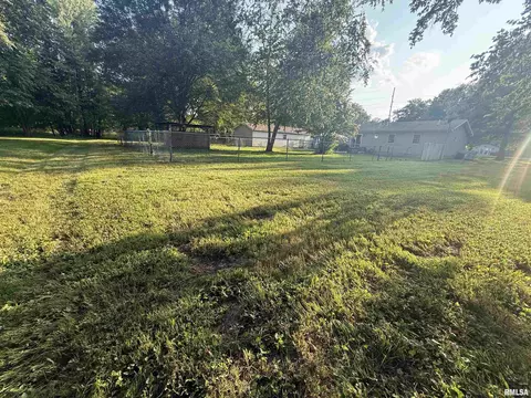 Exterior - 202 S Dunston St, Marion, IL 62959 photo 3 of 3