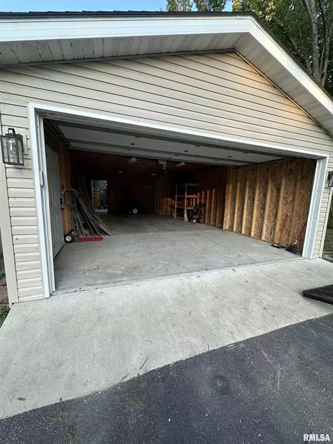 Exterior - 202 S Dunston St, Marion, IL 62959 photo 2 of 3