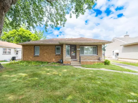 9 Birch St, Bartonville, IL 61607