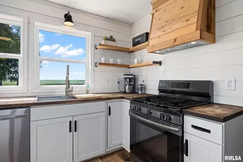 Kitchen - 1276 County Road 700 N Rd, Eureka, IL 61530 photo 6 of 9