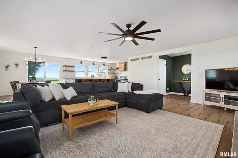 Living - 1276 County Road 700 N Rd, Eureka, IL 61530 photo 5 of 8