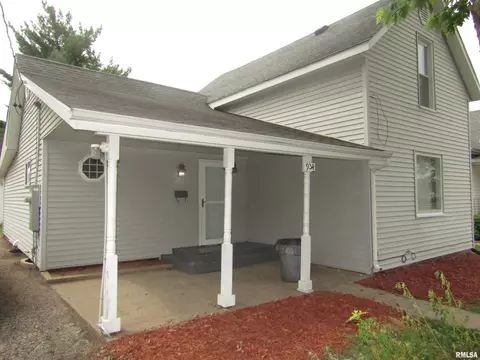 Exterior - 954 E Locust St, Canton, IL 61520 photo 3 of 8