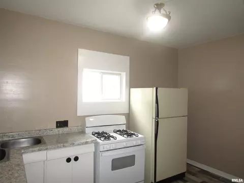 Kitchen - 954 E Locust St, Canton, IL 61520 photo 1 of 3