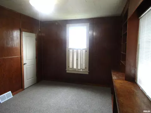 Bedroom - 954 E Locust St, Canton, IL 61520 photo 2 of 5