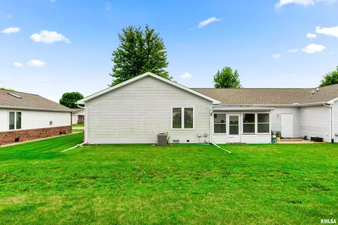 Exterior - 207 Easy St, Washington, IL 61571 photo 6 of 8