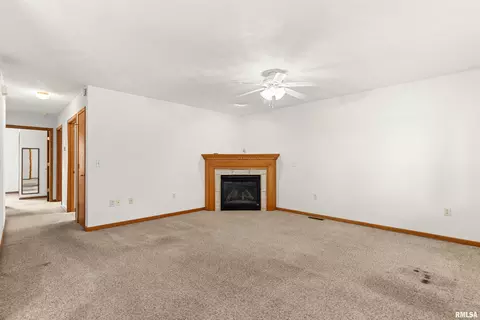 Living - 207 Easy St, Washington, IL 61571 photo 1 of 5