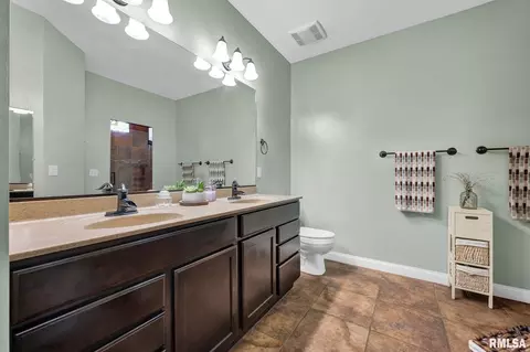 Bath - 8210 W Vicki Lynn Dr, Mapleton, IL 61547 photo 1 of 5