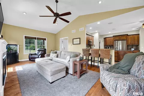 Living - 8210 W Vicki Lynn Dr, Mapleton, IL 61547 photo 2 of 2