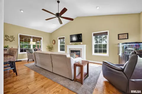 Living - 8210 W Vicki Lynn Dr, Mapleton, IL 61547 photo 1 of 2