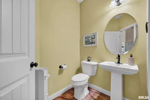 Bath - 8210 W Vicki Lynn Dr, Mapleton, IL 61547 photo 3 of 5