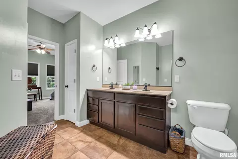Bath - 8210 W Vicki Lynn Dr, Mapleton, IL 61547 photo 2 of 5