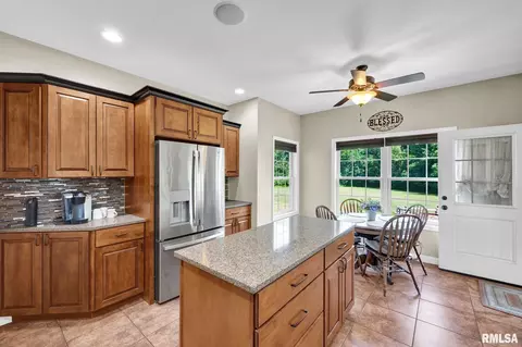 Kitchen - 8210 W Vicki Lynn Dr, Mapleton, IL 61547 photo 2 of 4