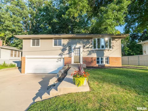 210 Rainbow Dr, Creve Coeur, IL 61610