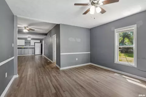 Entry Way - 208 Pine St, Ewing, IL 62836 photo 1 of 2