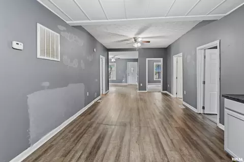 Entry Way - 208 Pine St, Ewing, IL 62836 photo 2 of 2