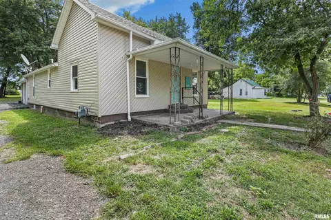 Exterior - 208 Pine St, Ewing, IL 62836 photo 4 of 4