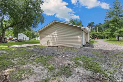 Exterior - 208 Pine St, Ewing, IL 62836 photo 2 of 4