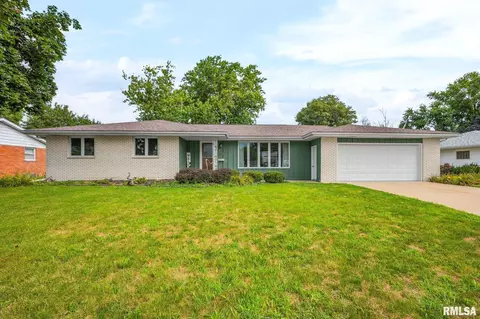 439 E Greenwood St, Morton, IL 61550
