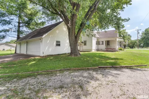Exterior - 1017 E Bond St, Herrin, IL 62948 photo 2 of 5