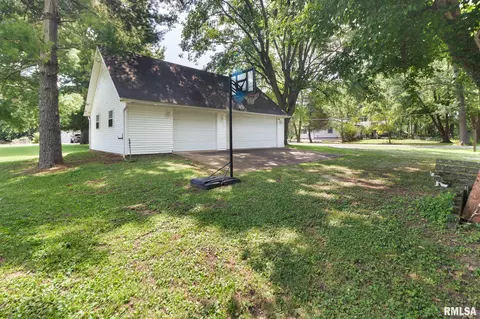 Exterior - 1017 E Bond St, Herrin, IL 62948 photo 1 of 5