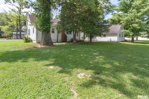 Exterior - 1017 E Bond St, Herrin, IL 62948 photo 3 of 5