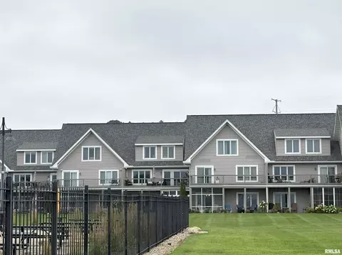 514 Harbor Pointe Dr, East Peoria, IL 61611