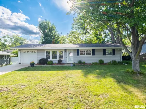 5615 N Mar Vista Dr, Peoria, IL 61614