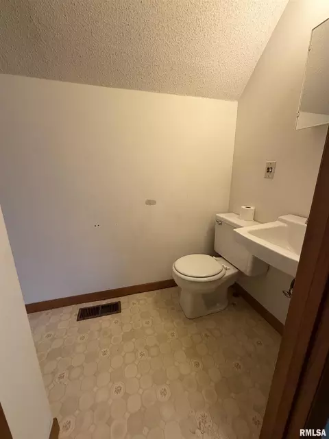 Bath - 704 E Calhoun St, Macomb, IL 61455 photo 2 of 3