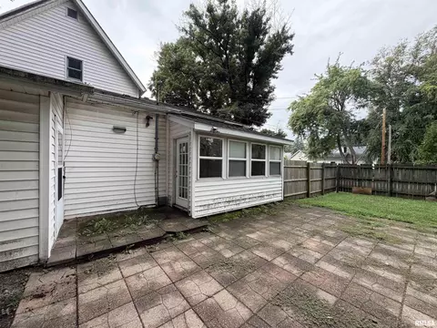 Exterior - 704 E Calhoun St, Macomb, IL 61455 photo 4 of 5