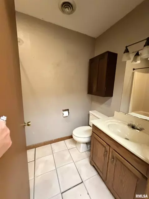 Bath - 704 E Calhoun St, Macomb, IL 61455 photo 1 of 3