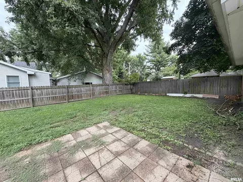 Exterior - 704 E Calhoun St, Macomb, IL 61455 photo 3 of 5