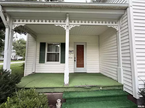 Exterior - 704 E Calhoun St, Macomb, IL 61455 photo 1 of 5