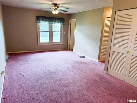 Bedroom - 726 County Road 1200 E Rd, Eureka, IL 61530 photo 10 of 11